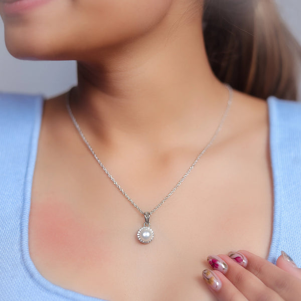925 Silver Classic Pearl Halo Pendant