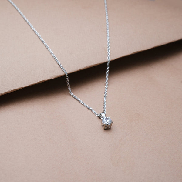 925 Silver Elegant Solitaire Pendant